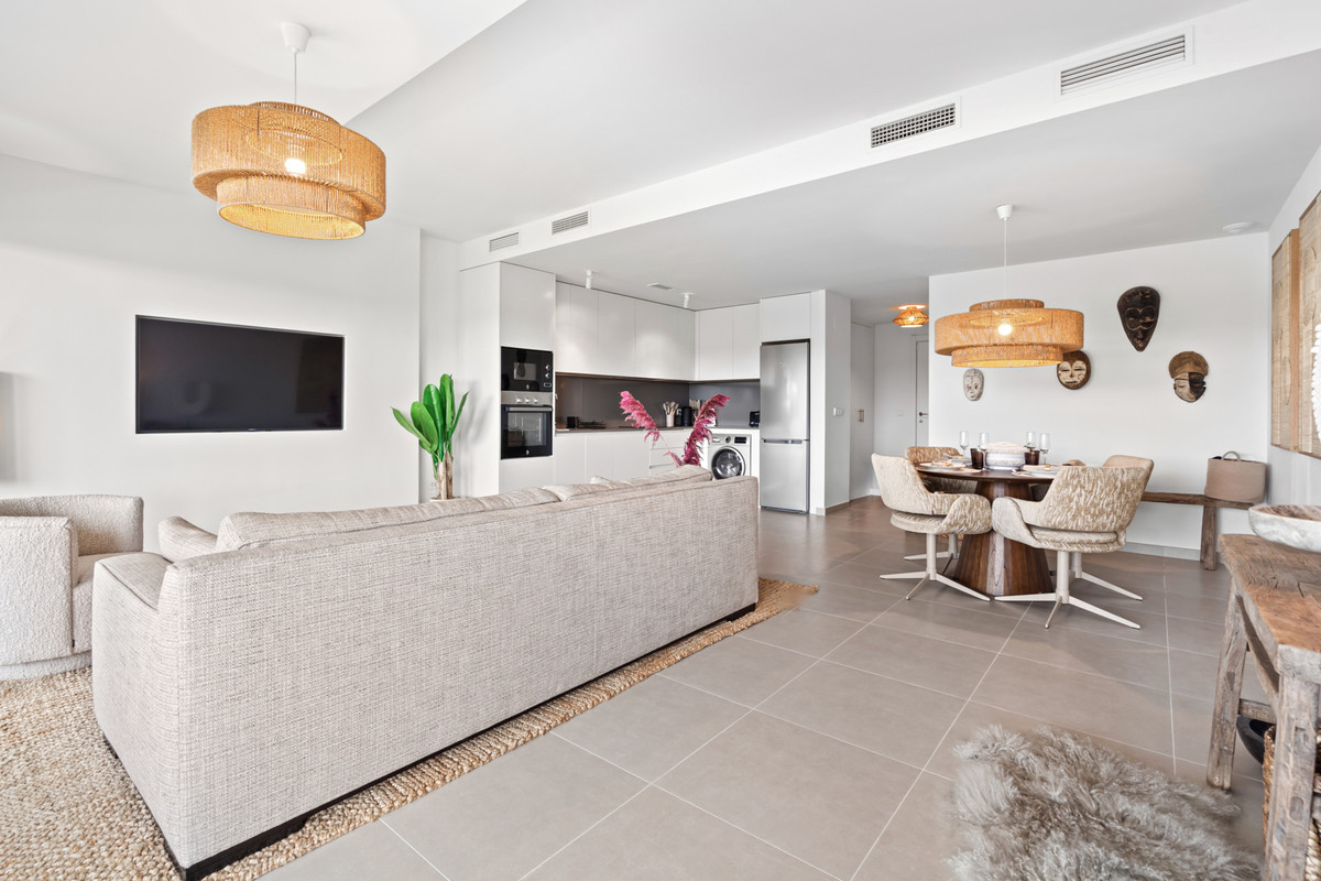 3 Bedroom Apartment for Sale in Estepona — 8