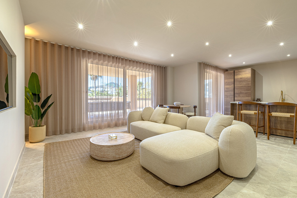 2 Bedroom Apartment for Sale in Benahavís — 2
