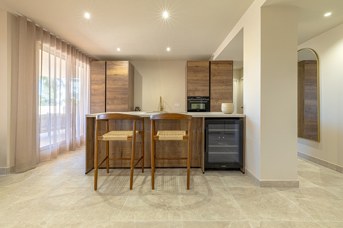 2 Bedroom Apartment for Sale in Benahavís — 3