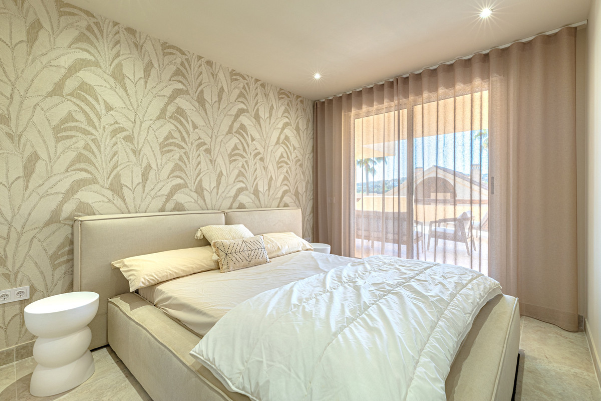 2 Bedroom Apartment for Sale in Benahavís — 4