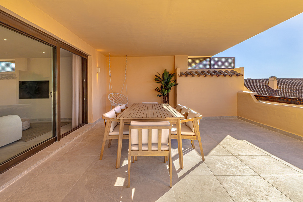 2 Bedroom Apartment for Sale in Benahavís — 6