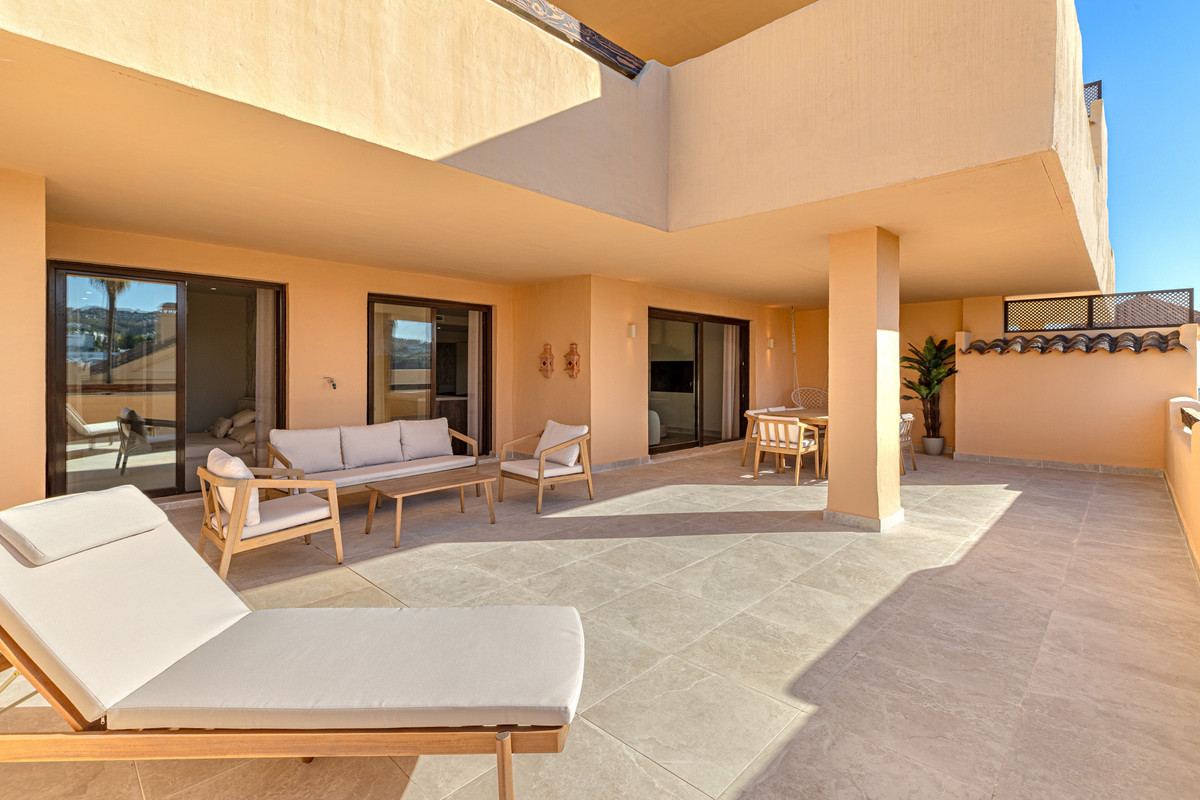 2 Bedroom Apartment for Sale in Benahavís — 7