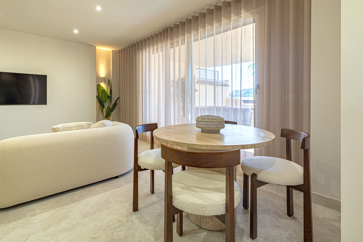 2 Bedroom Apartment for Sale in Benahavís — view 10