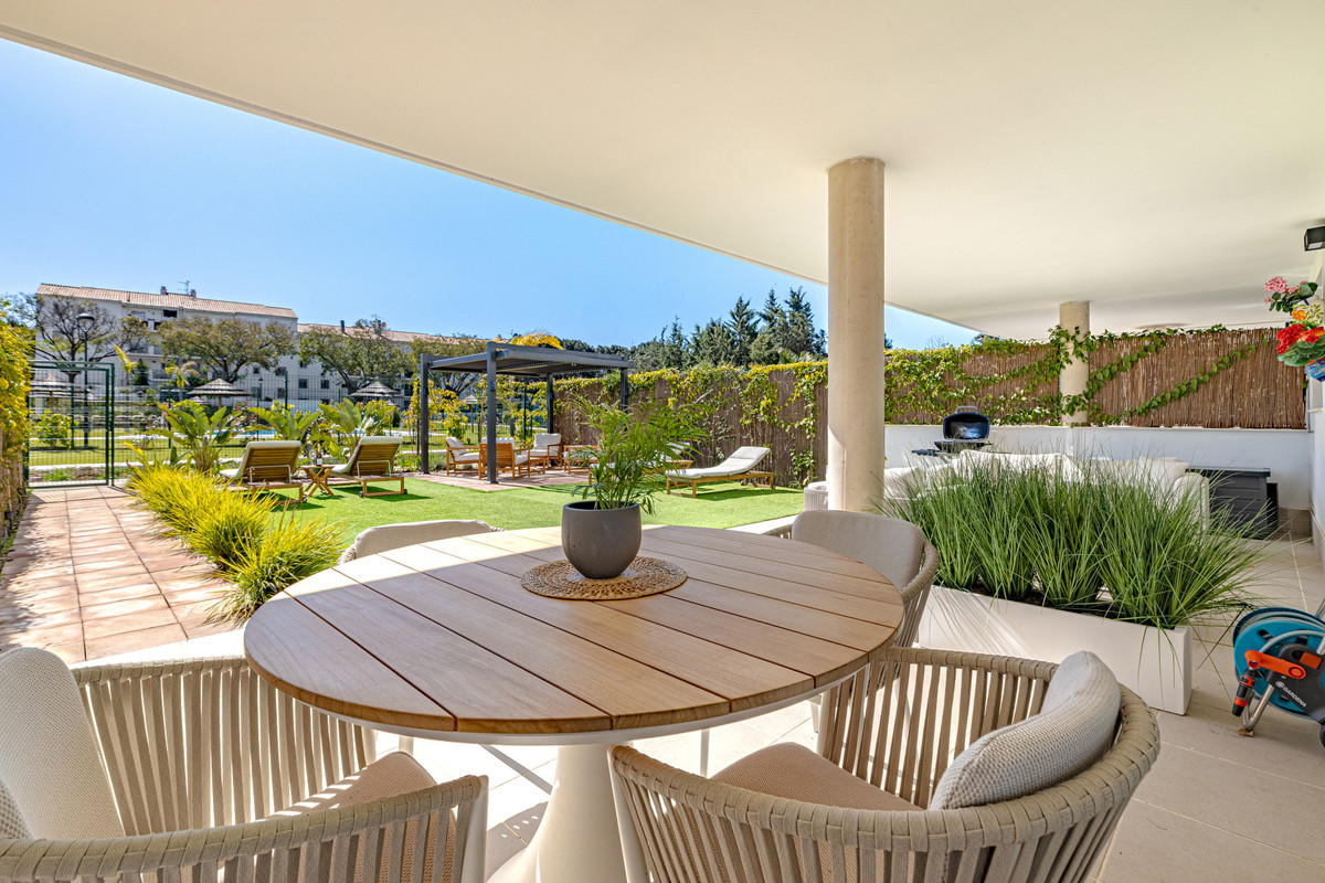 2 Bedroom Apartment for Sale in Estepona