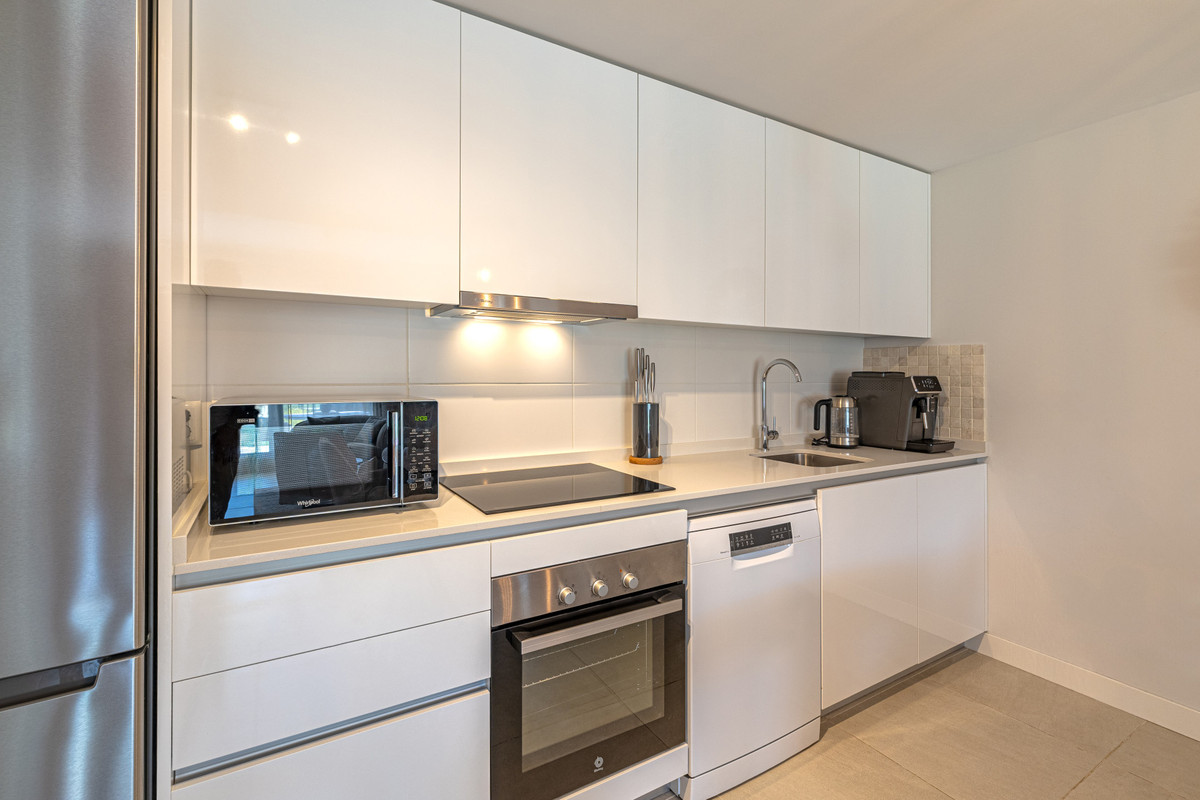 2 Bedroom Apartment for Sale in Estepona — view 10