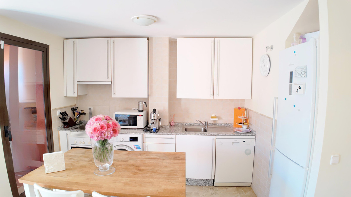 2 Bedroom Apartment for Sale in Estepona — 7