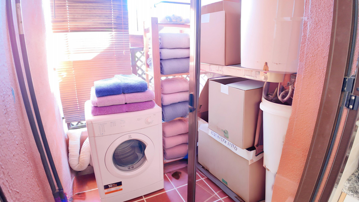 2 Bedroom Apartment for Sale in Estepona — view 10