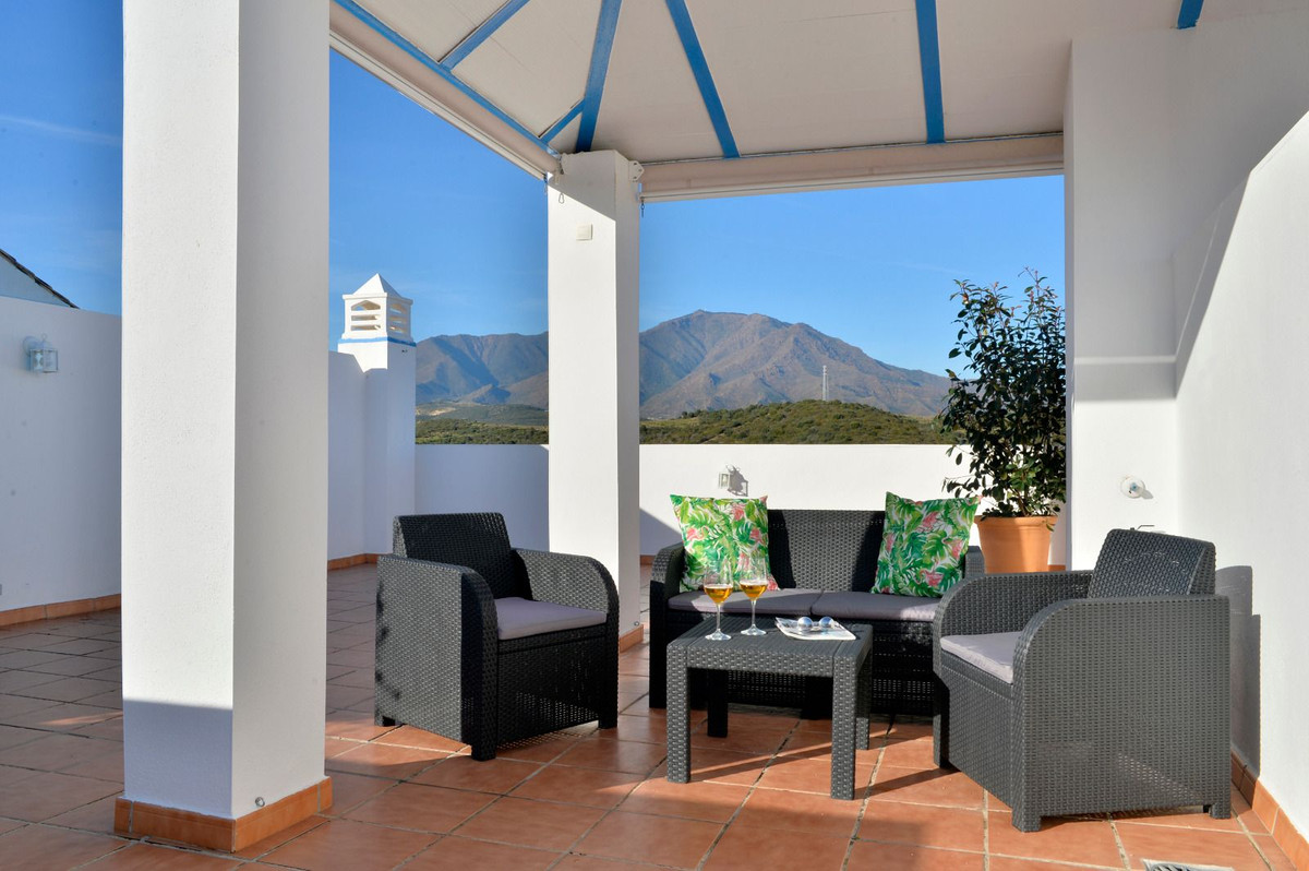 2 Bedroom Apartment for Sale in Estepona — view 10