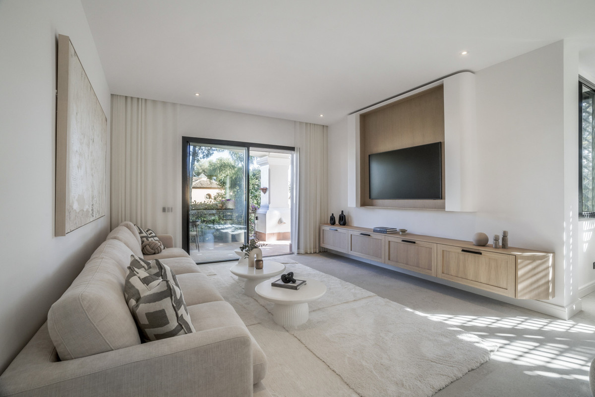 3 Bedroom Apartment for Sale in The Golden Mile — 4