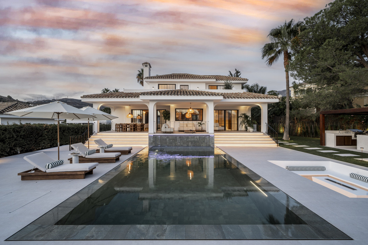 5 Bedroom Villa for Sale in Nueva Andalucía — 2