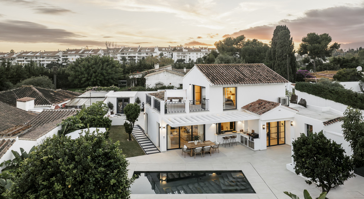 5 Bedroom Villa for Sale in San Pedro de Alcántara