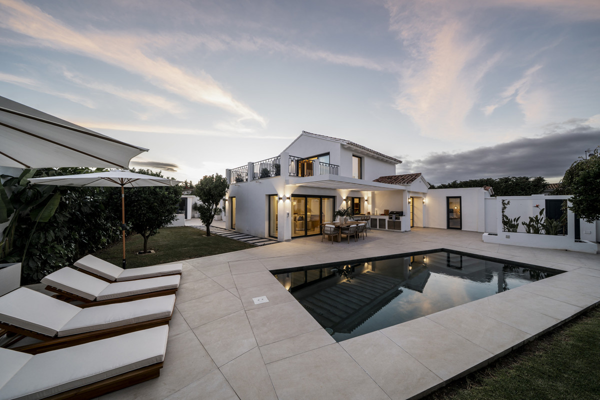 5 Bedroom Villa for Sale in San Pedro de Alcántara — 2