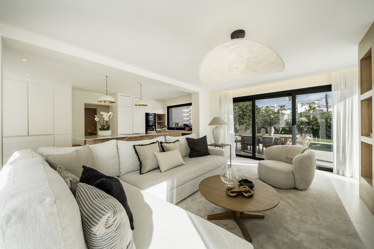 5 Bedroom Villa for Sale in San Pedro de Alcántara — 5