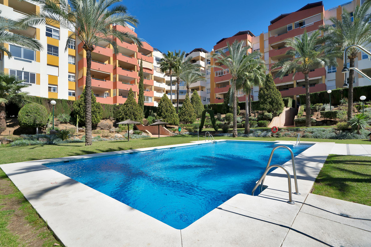 2 Bedroom Apartment for Sale in Estepona