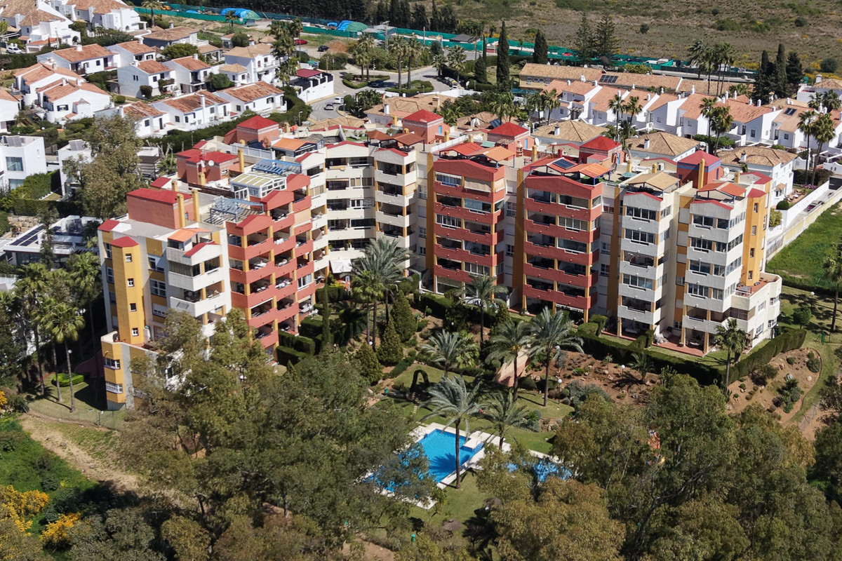 2 Bedroom Apartment for Sale in Estepona — 2