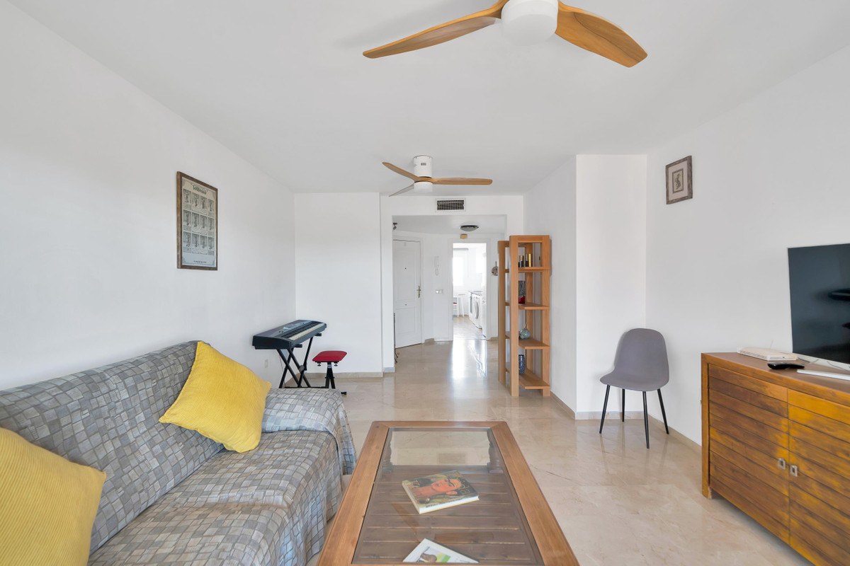 2 Bedroom Apartment for Sale in Estepona — view 10