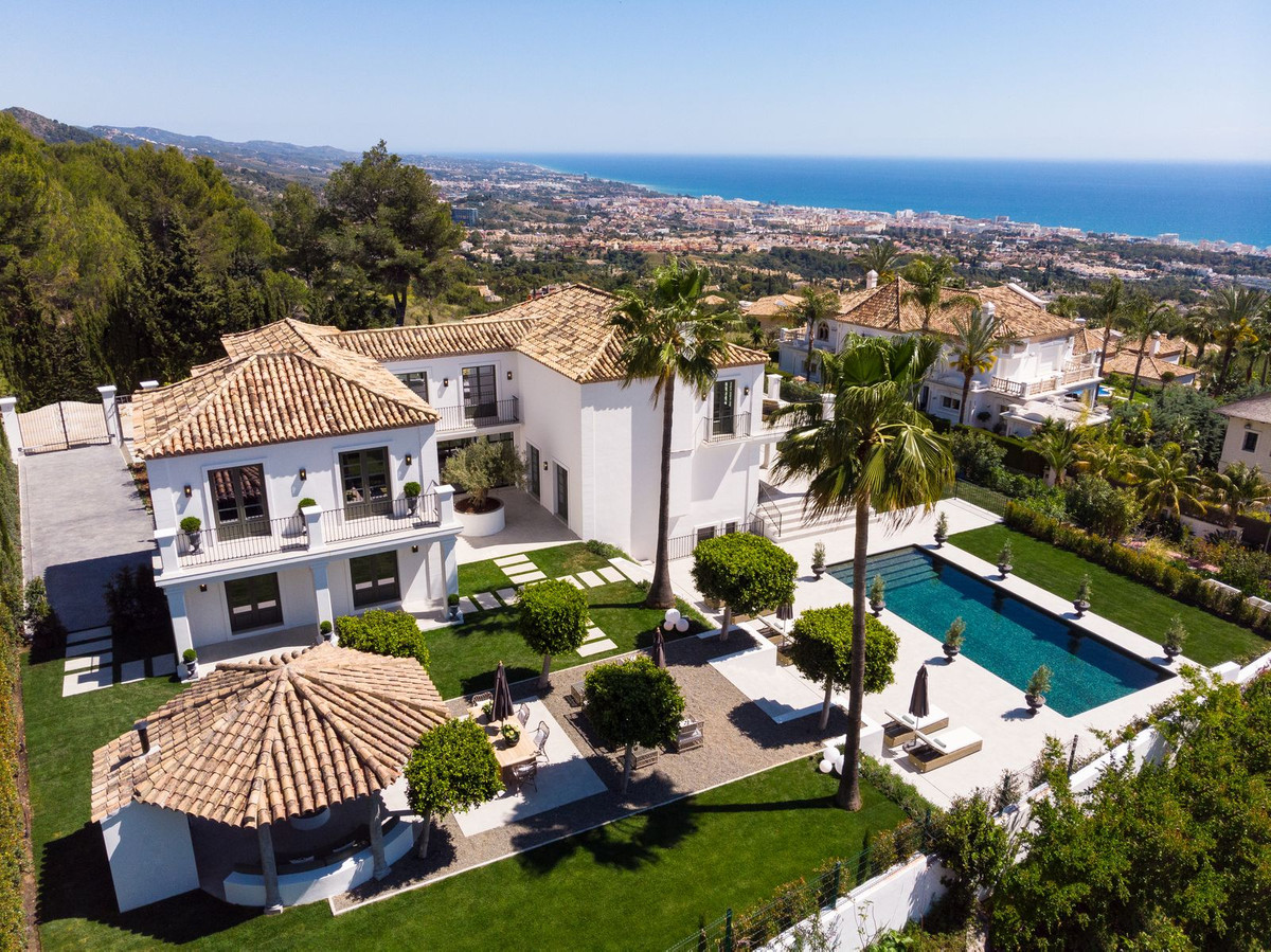 6 Bedroom Villa for Sale in Sierra Blanca