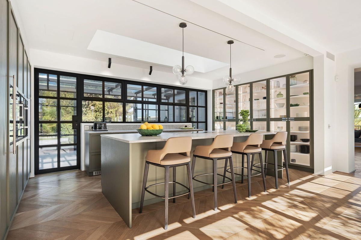 6 Bedroom Villa for Sale in Sierra Blanca — 3