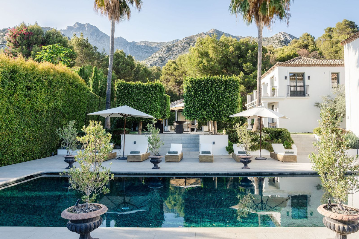 6 Bedroom Villa for Sale in Sierra Blanca — view 10