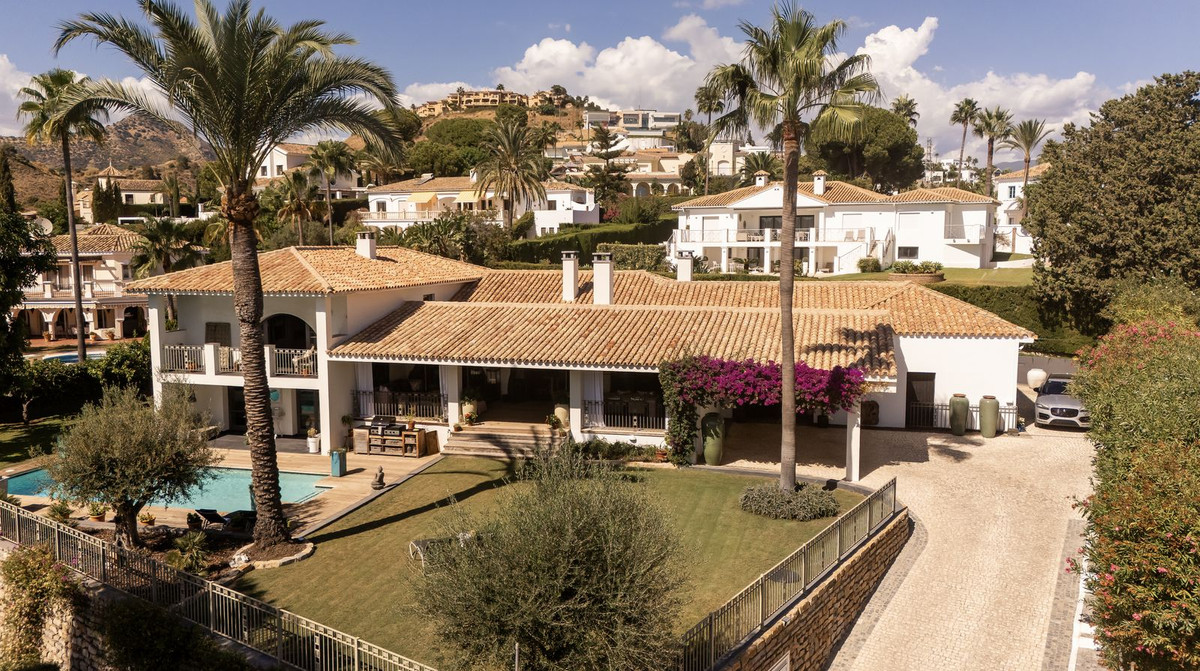 5 Bedroom Villa for Sale in El Paraiso — 4