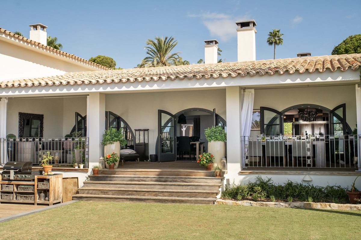 5 Bedroom Villa for Sale in El Paraiso — 6