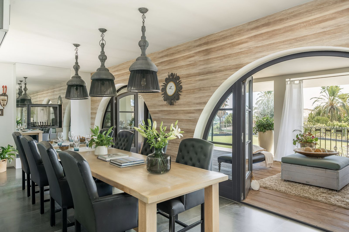 5 Bedroom Villa for Sale in El Paraiso — 9