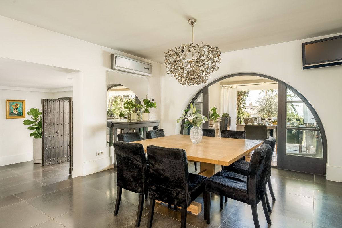 5 Bedroom Villa for Sale in El Paraiso — view 10