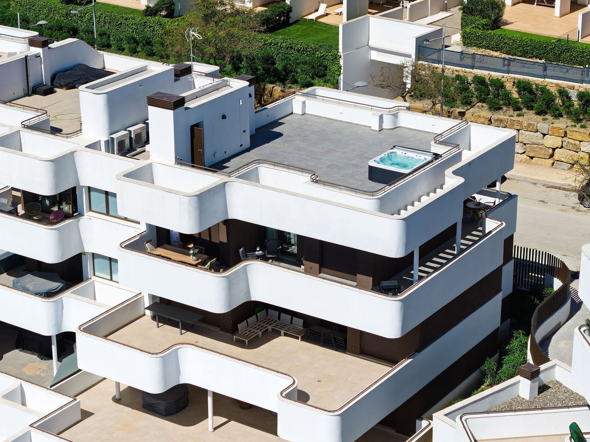 3 Bedroom Apartment for Sale in Estepona — 3