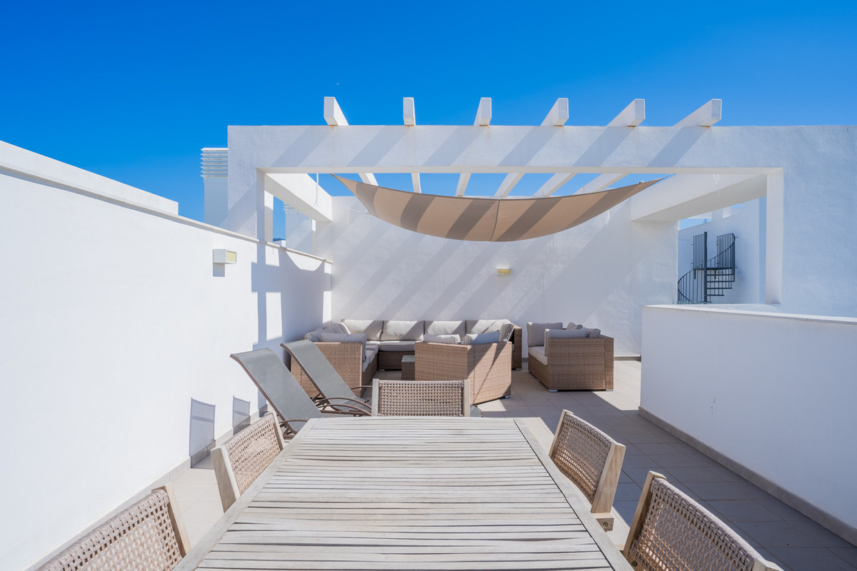 3 Bedroom Apartment for Sale in Estepona — 3