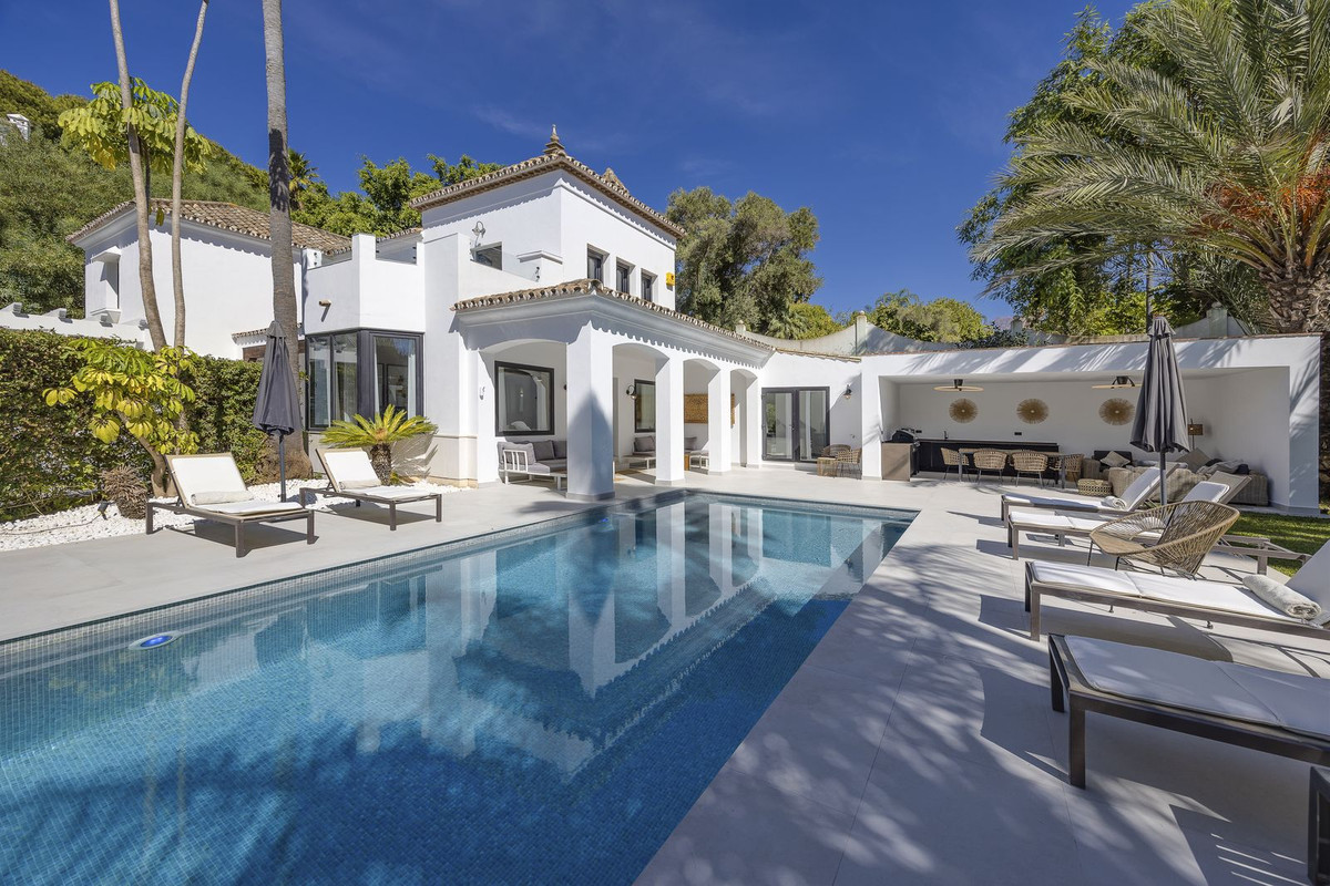 5 Bedroom Villa for Sale in El Paraiso — 3