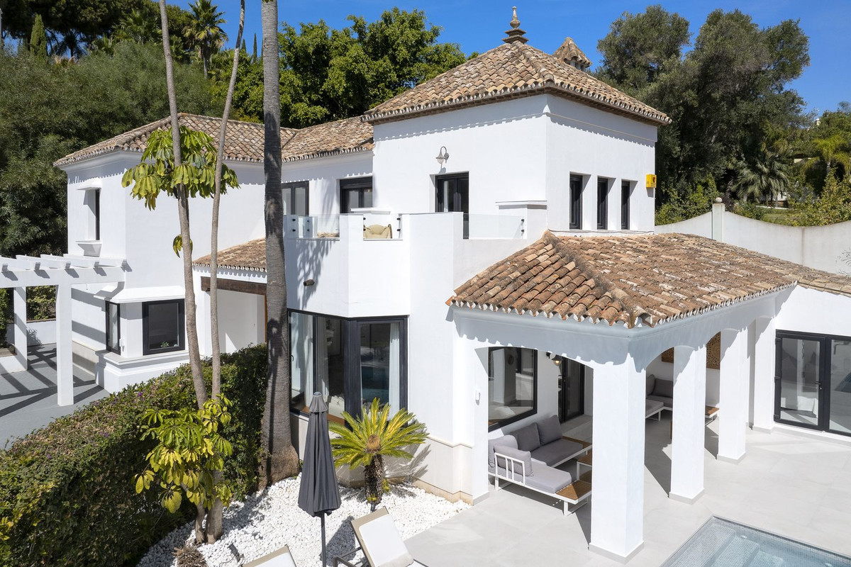 5 Bedroom Villa for Sale in El Paraiso — 4