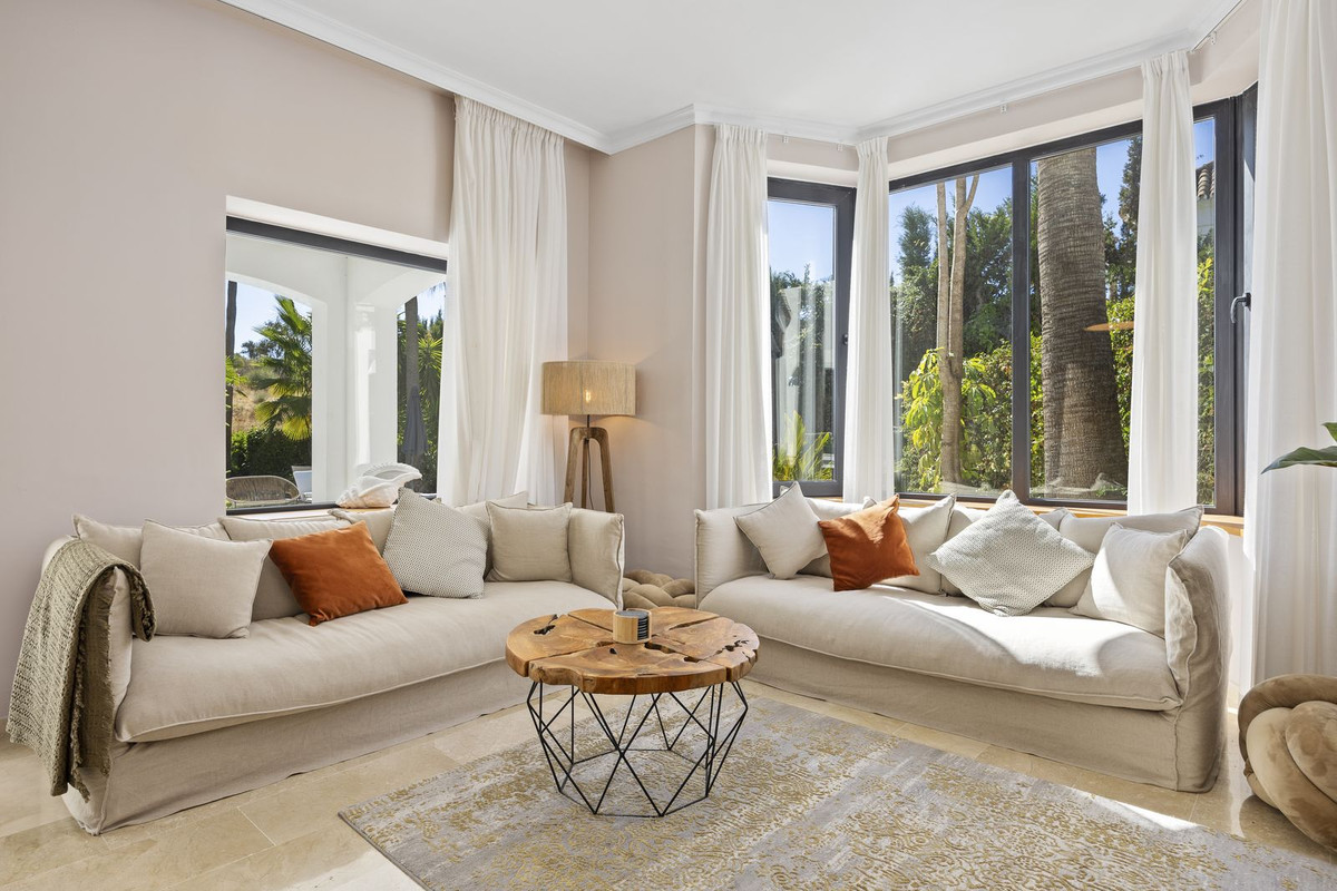 5 Bedroom Villa for Sale in El Paraiso — 6