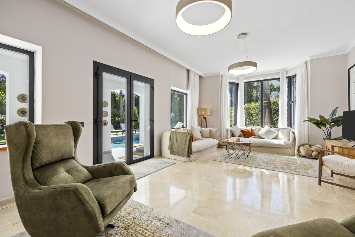 5 Bedroom Villa for Sale in El Paraiso — 7