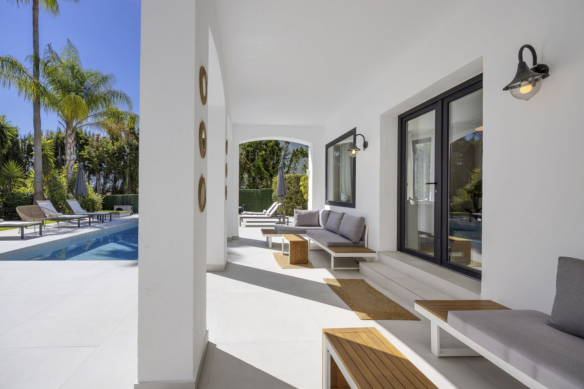 5 Bedroom Villa for Sale in El Paraiso — 8