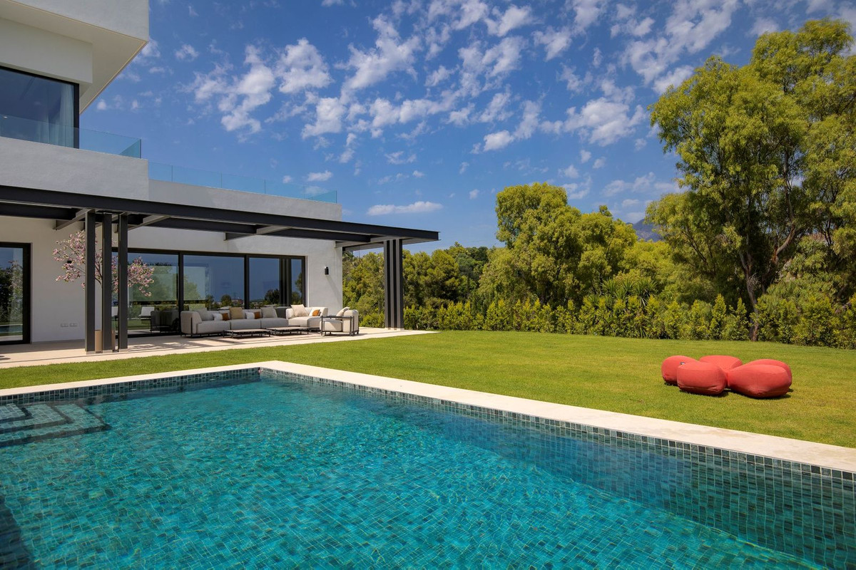 6 Bedroom Villa for Sale in Benahavís — 3