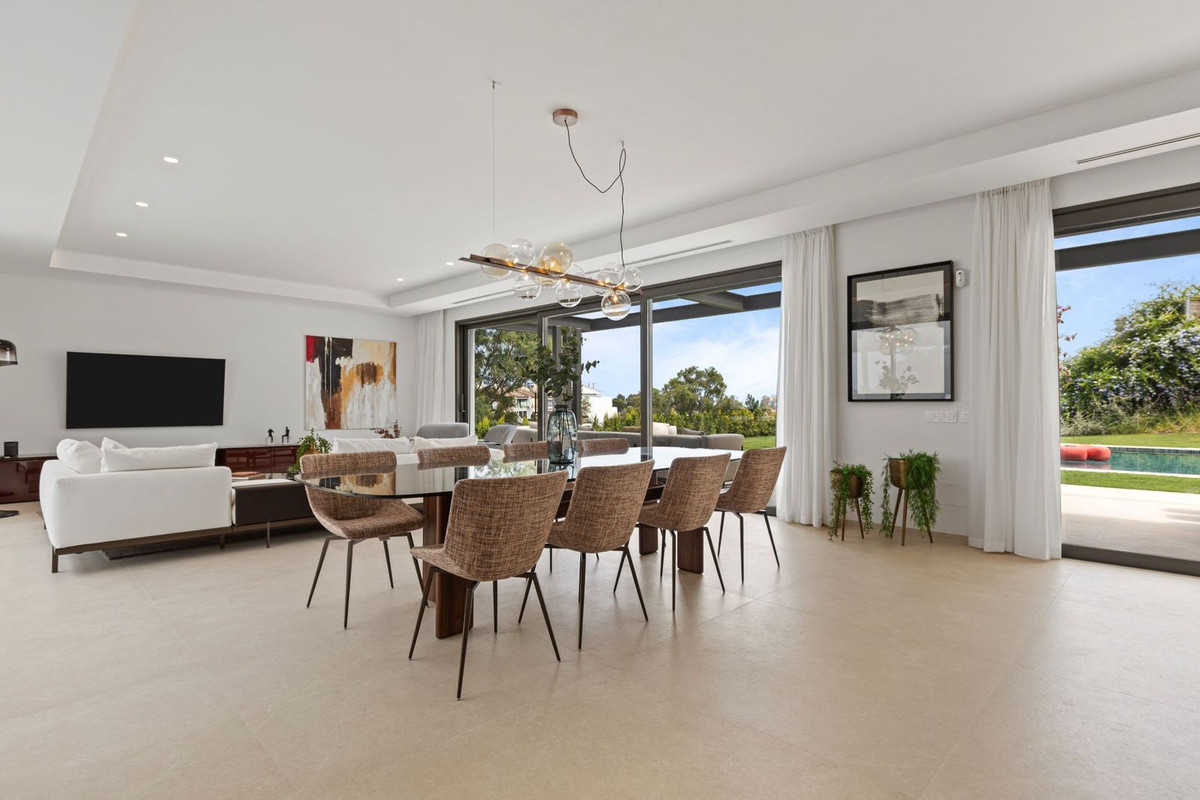 6 Bedroom Villa for Sale in Benahavís — 6