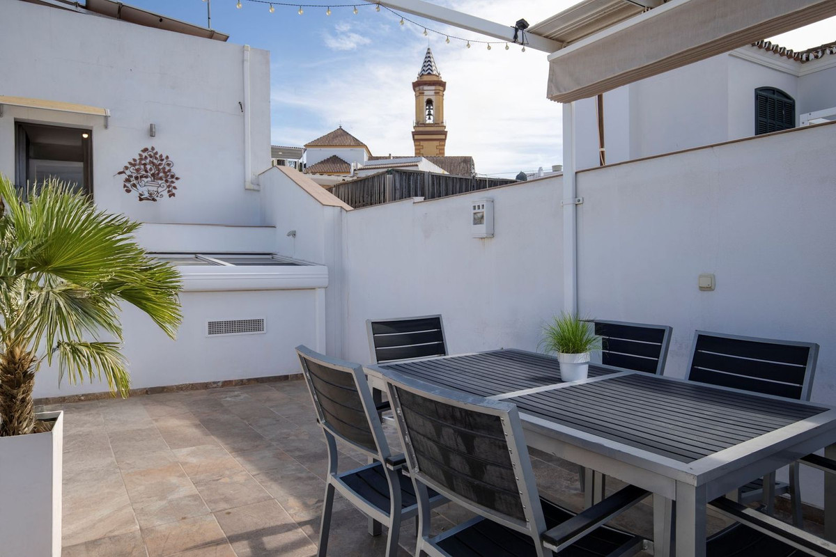 4 Bedroom Villa for Sale in Estepona