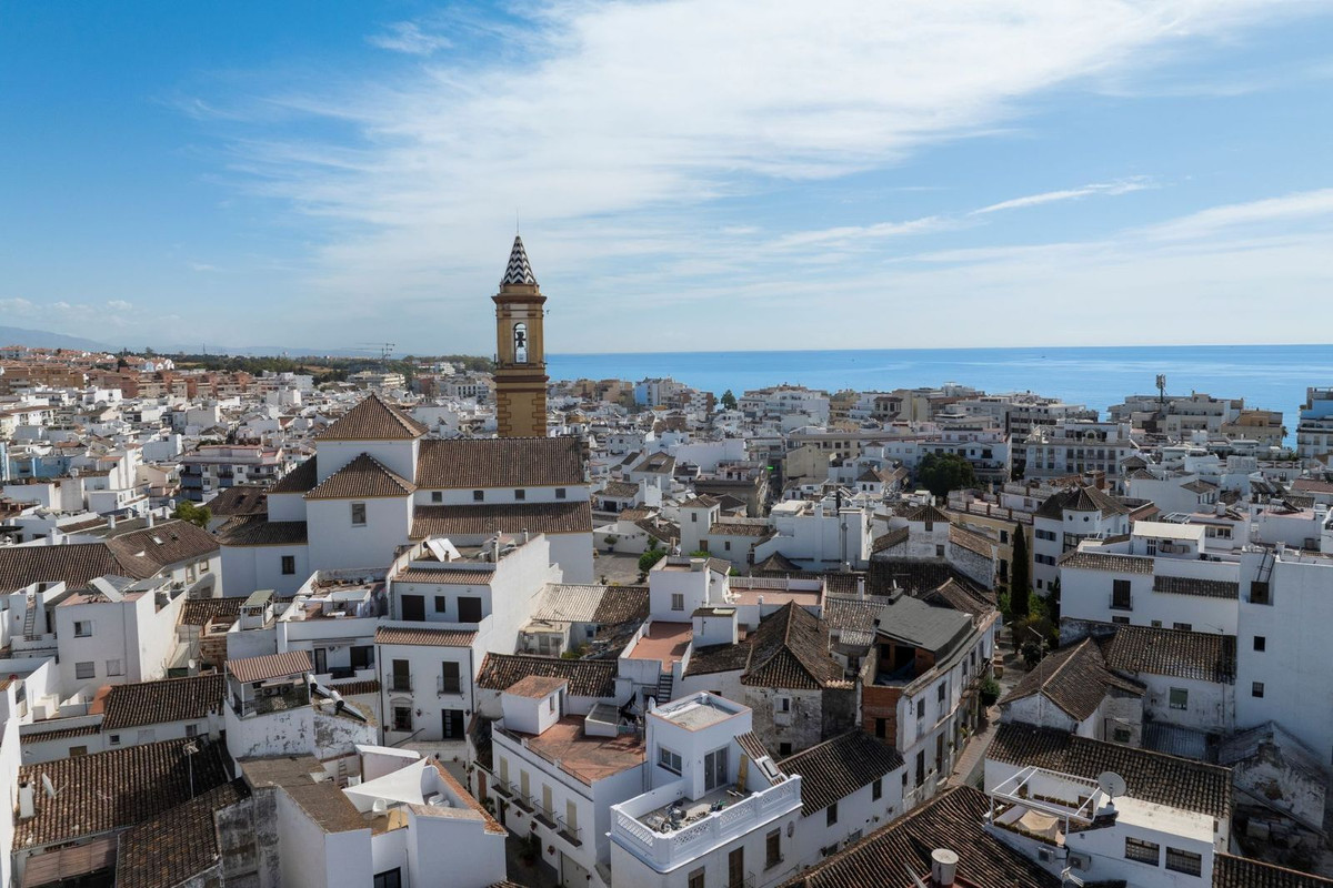 4 Bedroom Villa for Sale in Estepona — 2