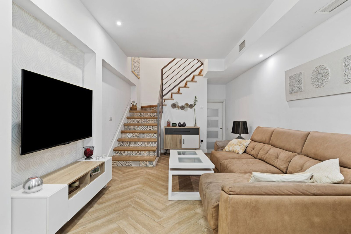 4 Bedroom Villa for Sale in Estepona — 7