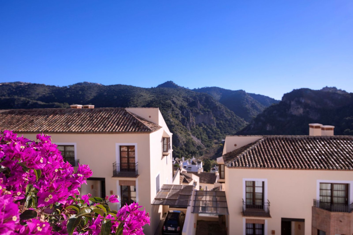 4 Bedroom Villa for Sale in Benahavís