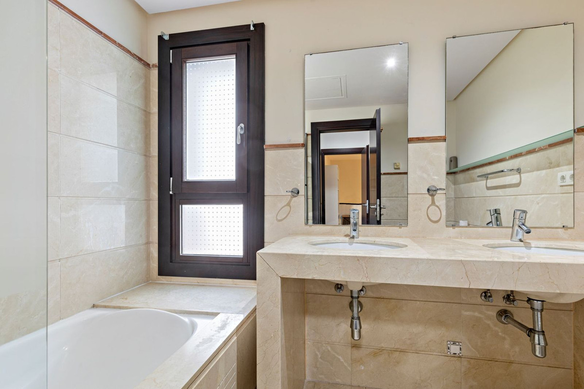 4 Bedroom Villa for Sale in Benahavís — 4