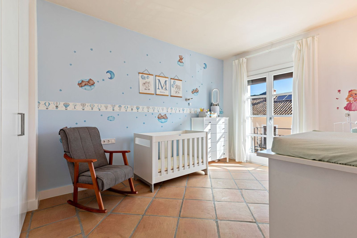 4 Bedroom Villa for Sale in Benahavís — 6