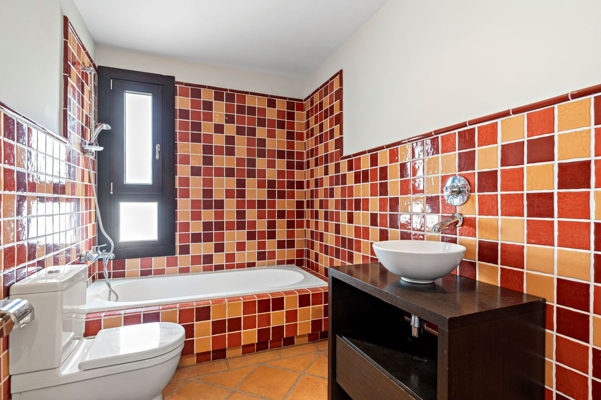 4 Bedroom Villa for Sale in Benahavís — 7