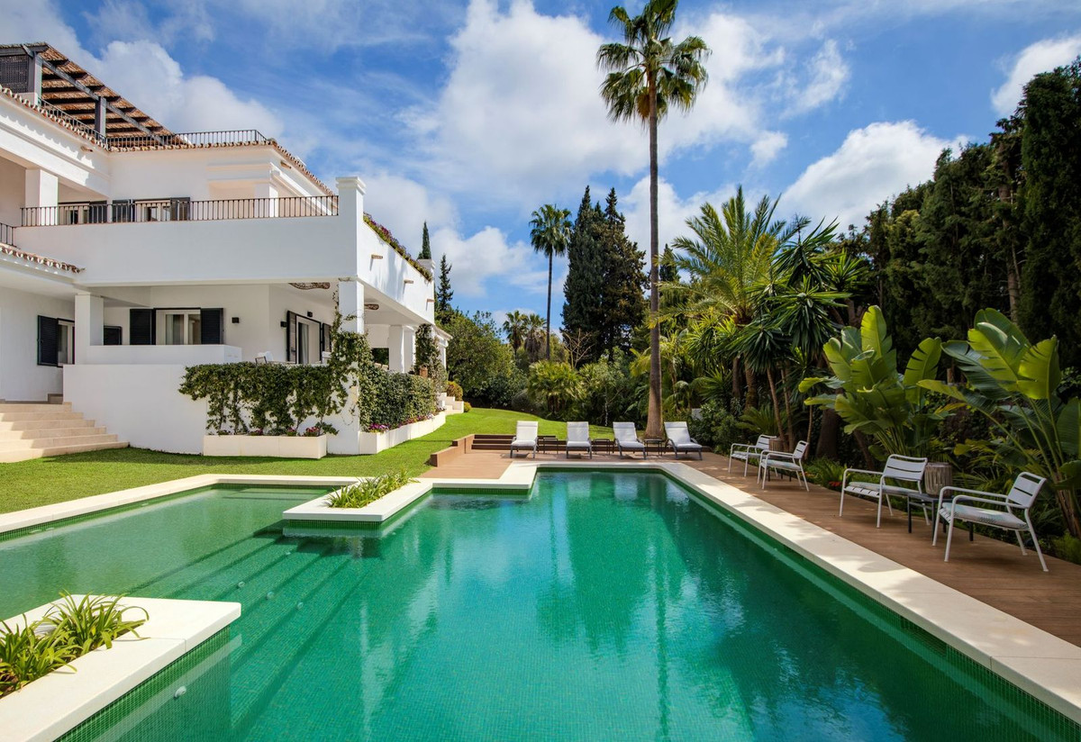 5 Bedroom Villa for Sale in The Golden Mile — 2