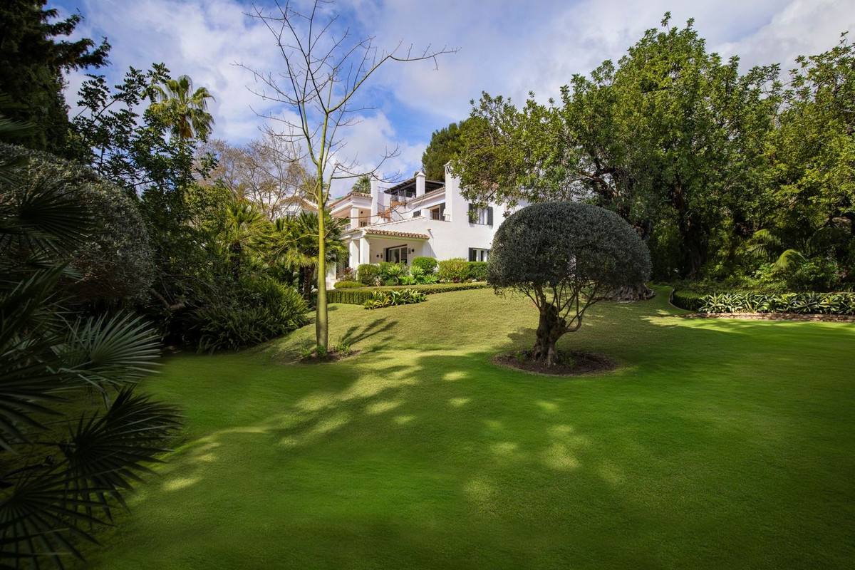 5 Bedroom Villa for Sale in The Golden Mile — 3