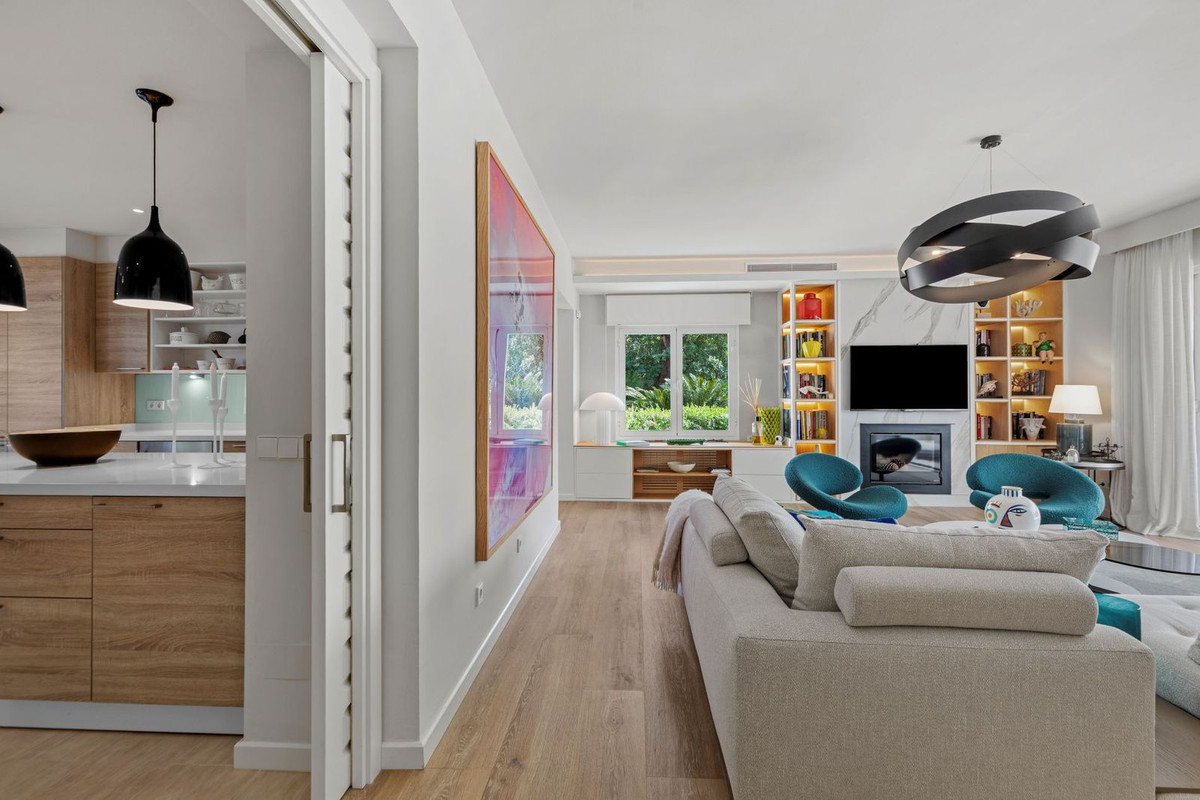 5 Bedroom Villa for Sale in The Golden Mile — 8