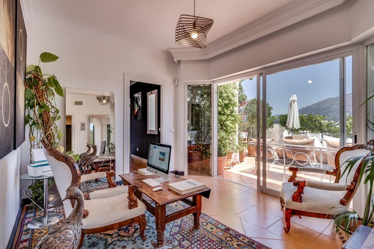 3 Bedroom Apartment for Sale in Nueva Andalucía — 4