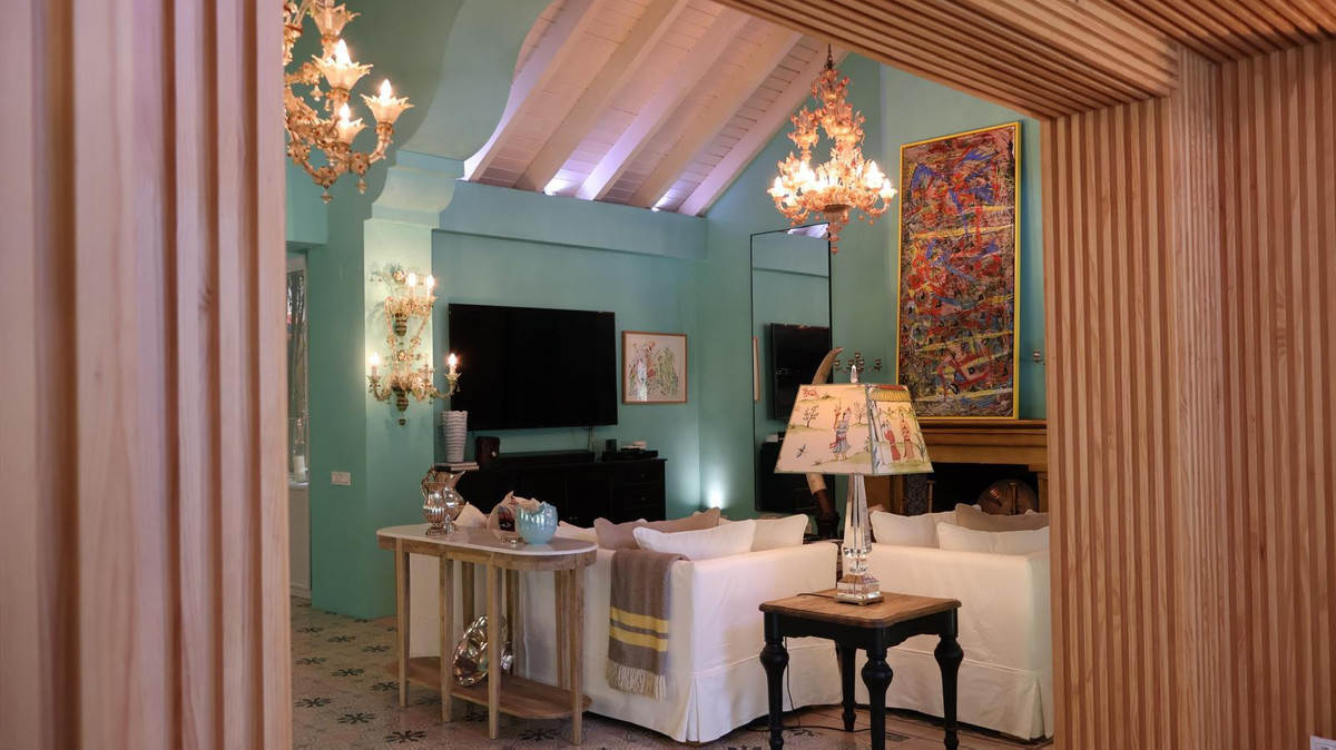 5 Bedroom Villa for Sale in The Golden Mile