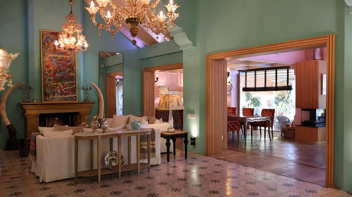 5 Bedroom Villa for Sale in The Golden Mile — 4