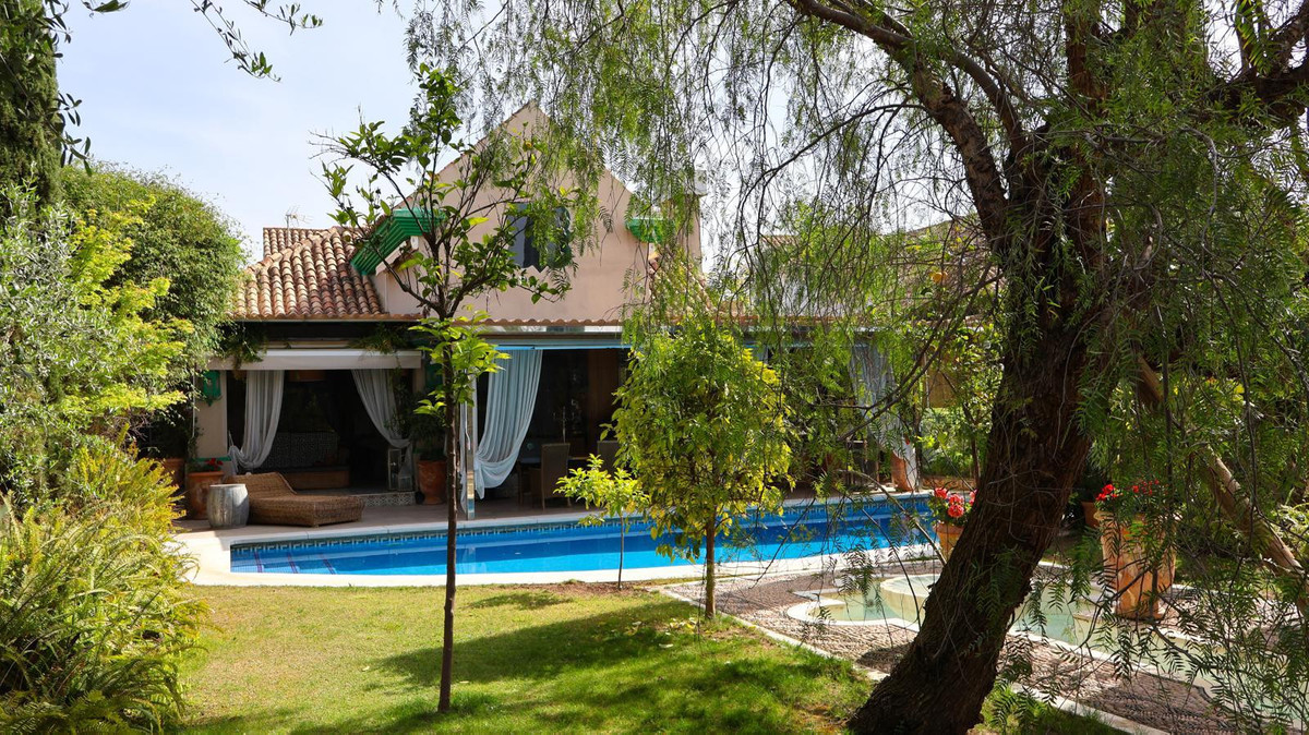5 Bedroom Villa for Sale in The Golden Mile — view 10